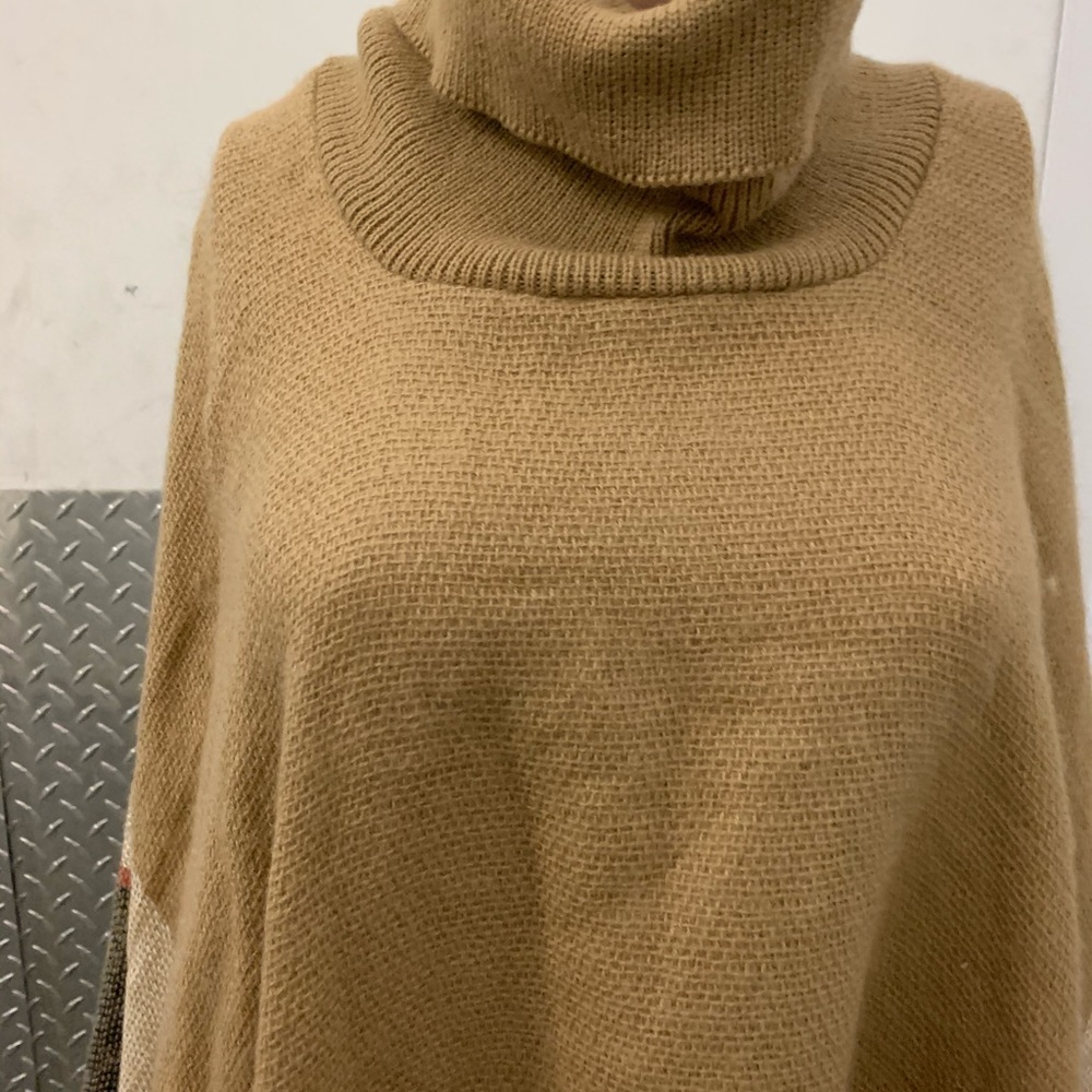 Ellie & Kate poncho